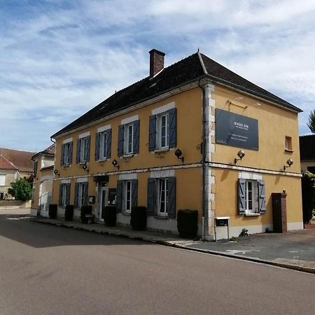 Logis Hotel & Restaurant Le Soleil D'Or Montigny-la-Resle Dış mekan fotoğraf