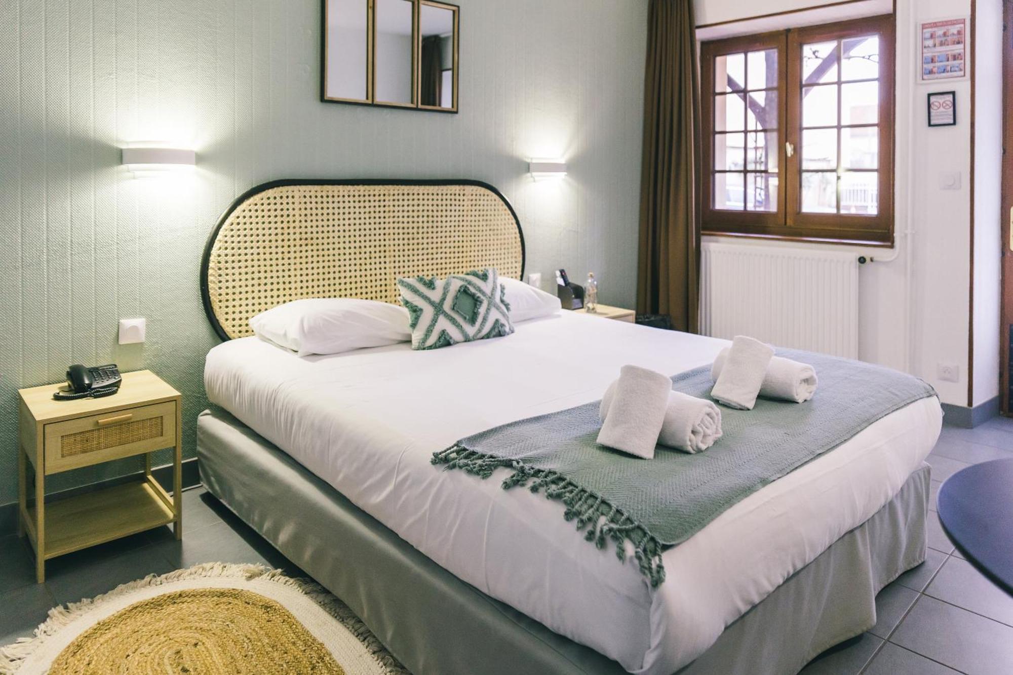 Logis Hotel & Restaurant Le Soleil D'Or Montigny-la-Resle Dış mekan fotoğraf