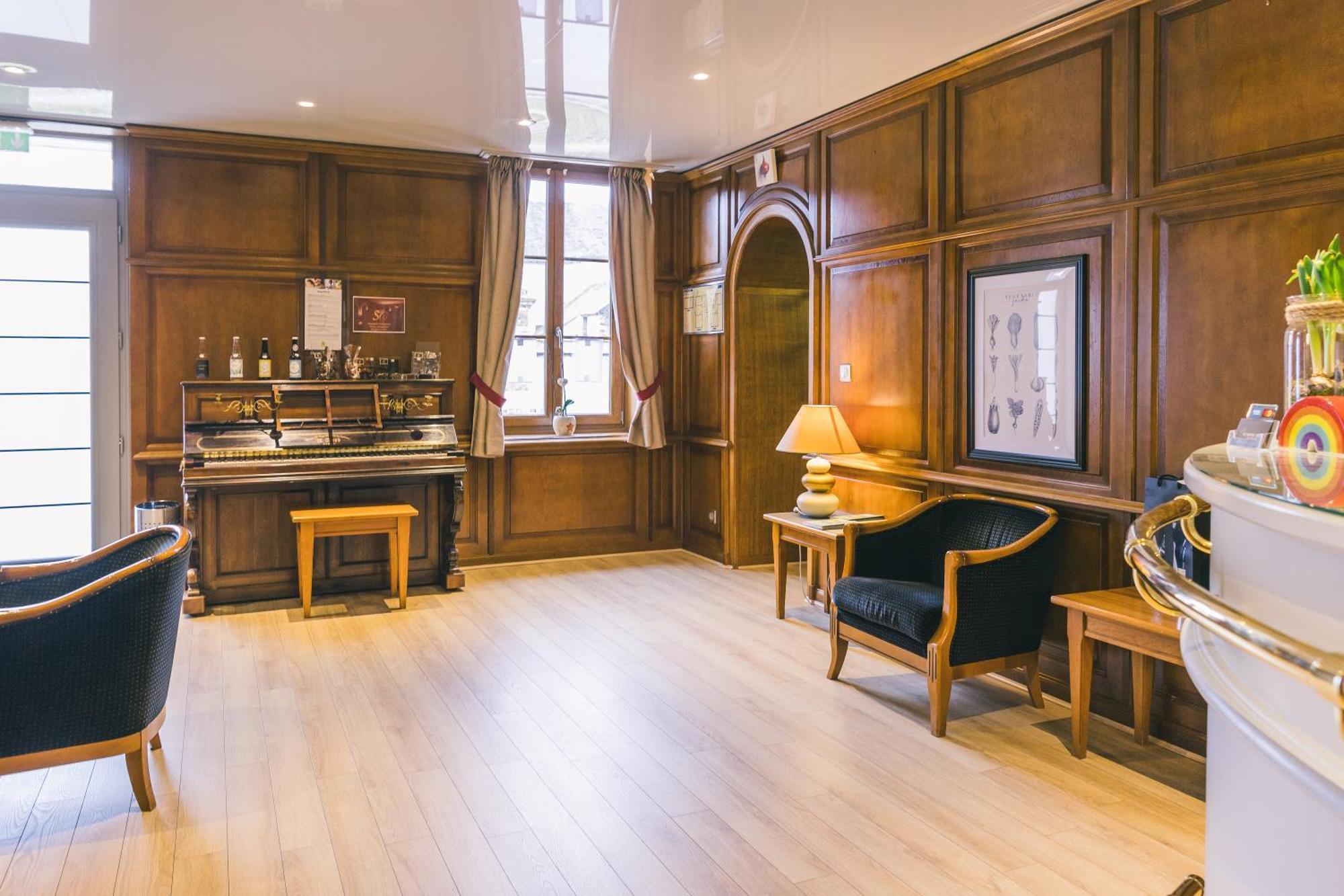 Logis Hotel & Restaurant Le Soleil D'Or Montigny-la-Resle Dış mekan fotoğraf
