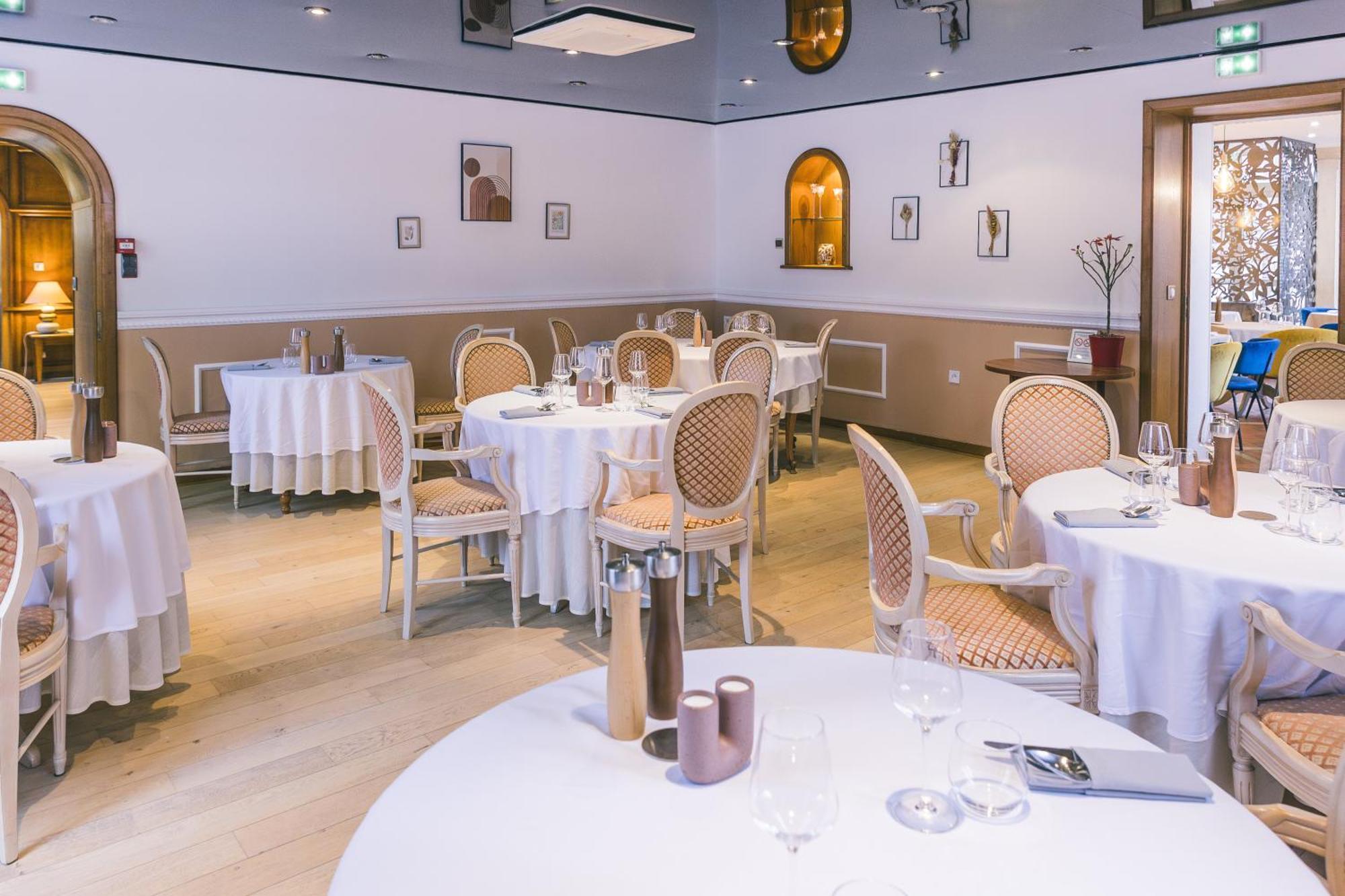 Logis Hotel & Restaurant Le Soleil D'Or Montigny-la-Resle Dış mekan fotoğraf