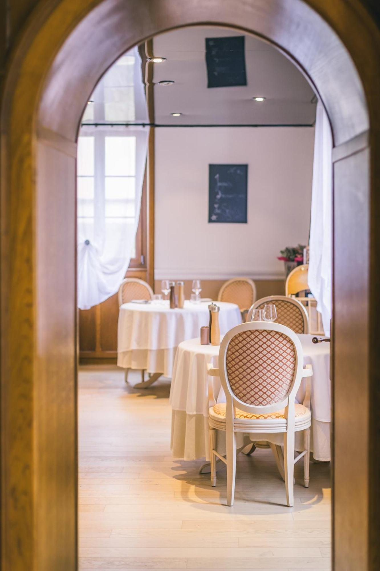 Logis Hotel & Restaurant Le Soleil D'Or Montigny-la-Resle Dış mekan fotoğraf