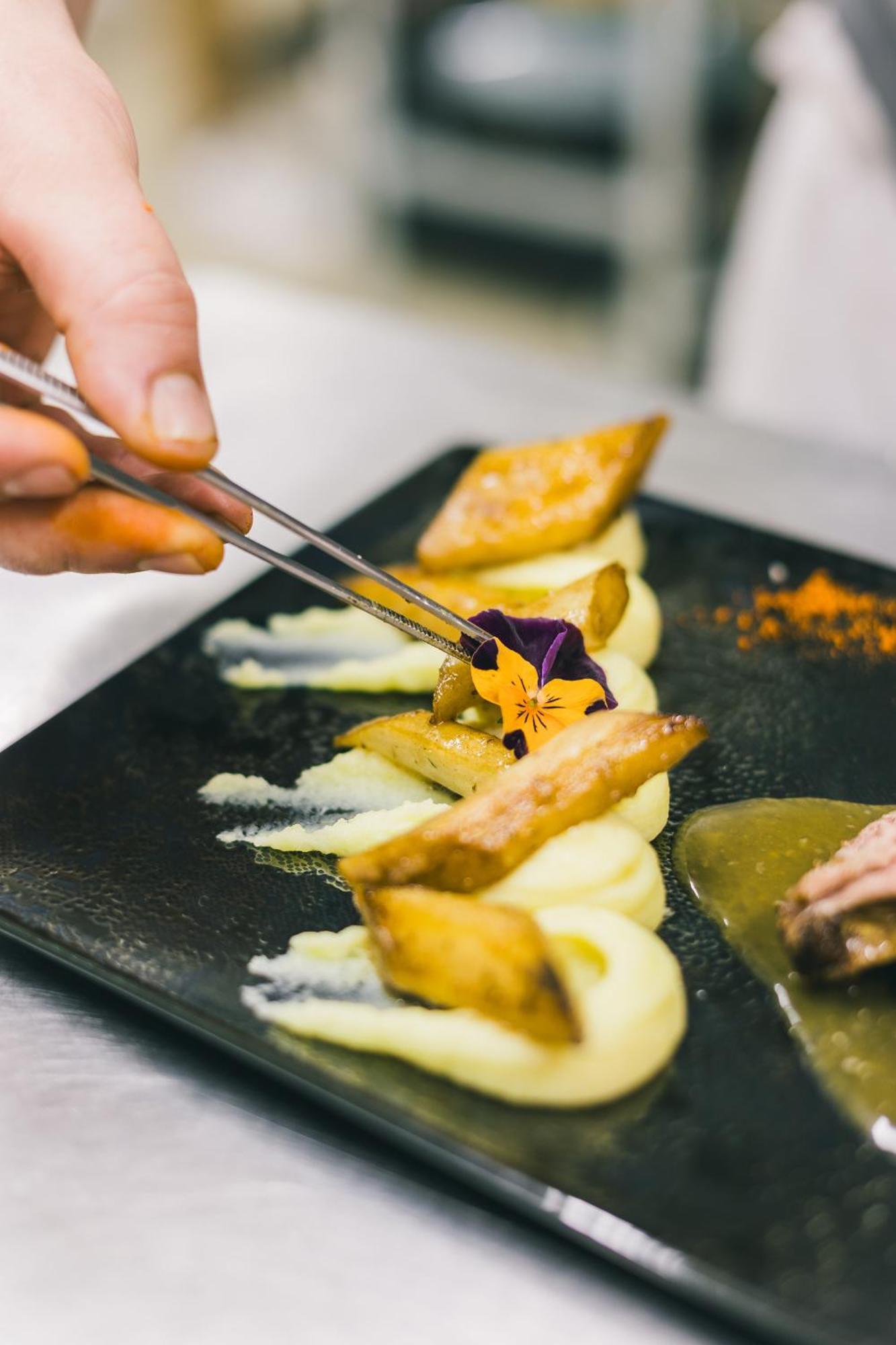 Logis Hotel & Restaurant Le Soleil D'Or Montigny-la-Resle Dış mekan fotoğraf