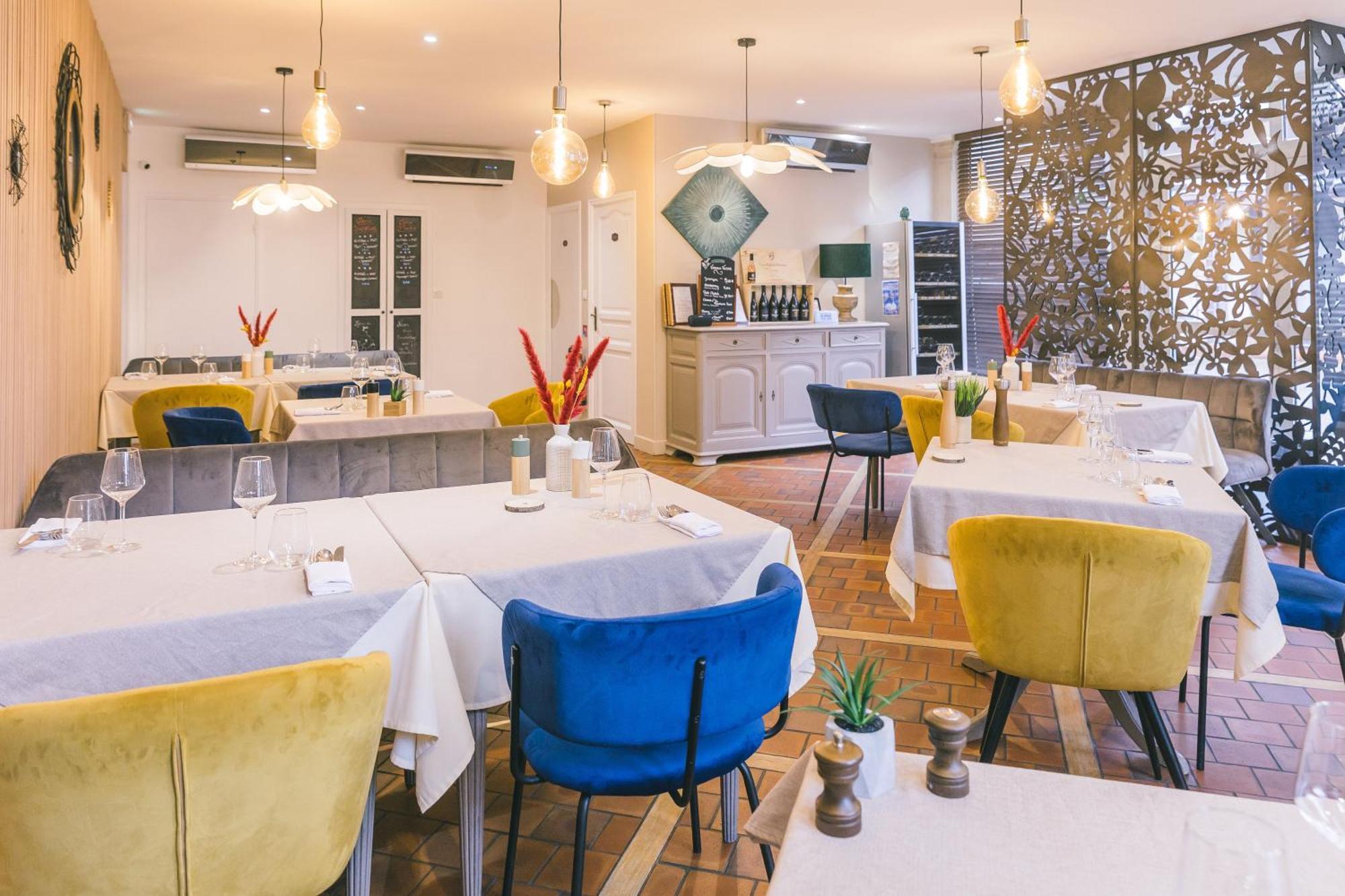Logis Hotel & Restaurant Le Soleil D'Or Montigny-la-Resle Dış mekan fotoğraf